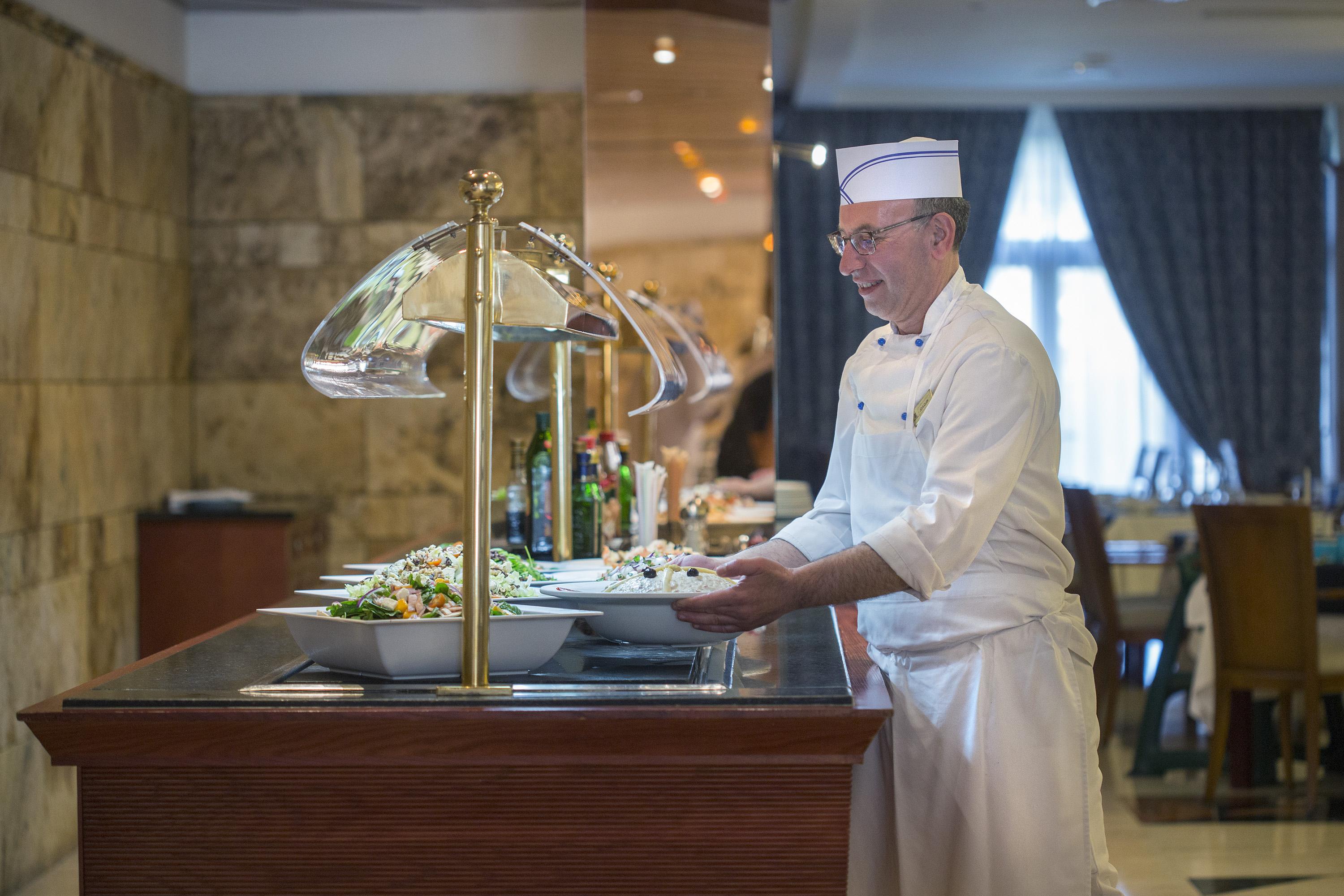 Hipotels Hipocampo Palace & Spa Cala Millor (Mallorca) Exterior foto A chef at work