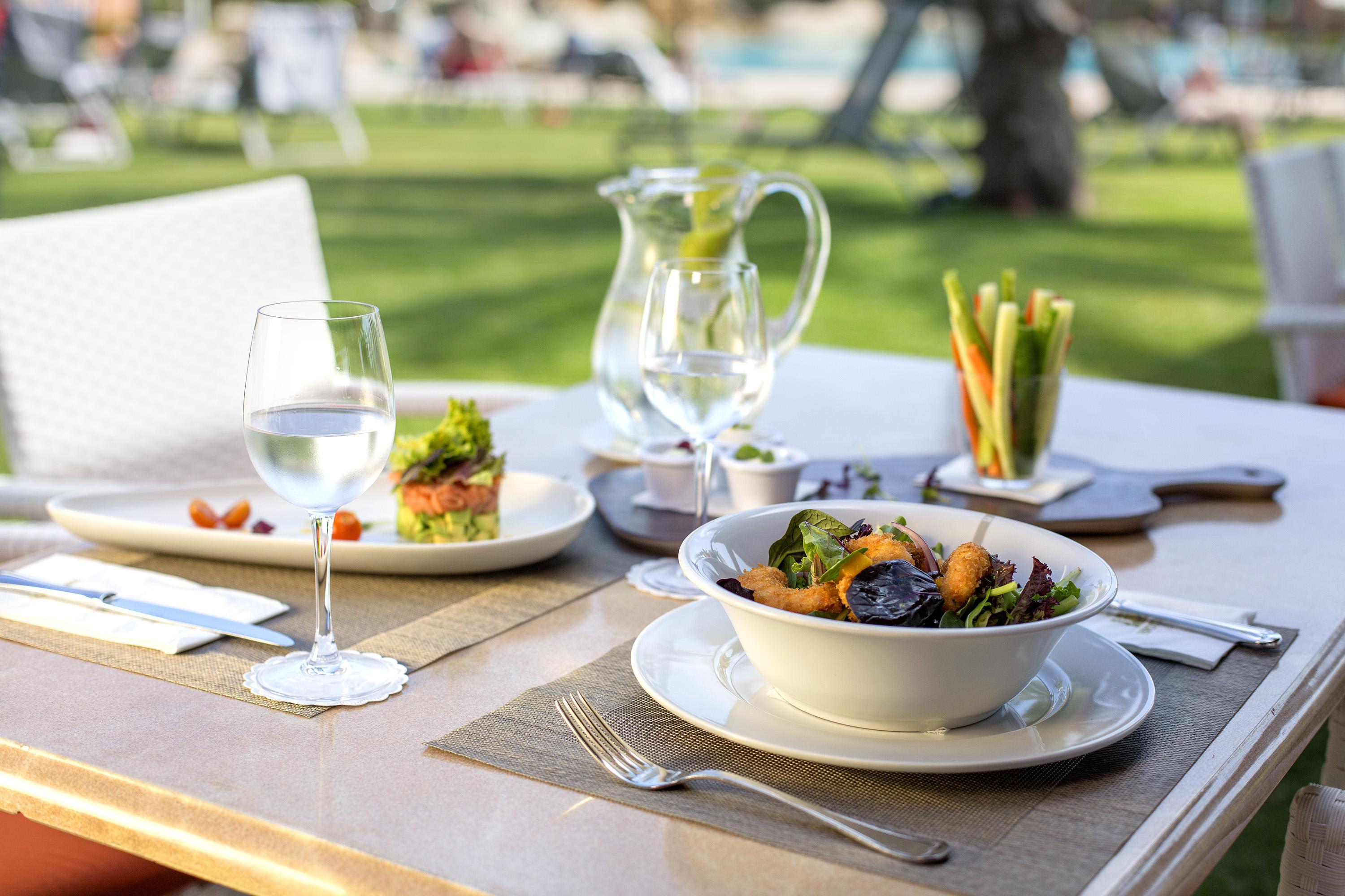 Hipotels Hipocampo Palace & Spa Cala Millor (Mallorca) Exterior foto A table set for lunch