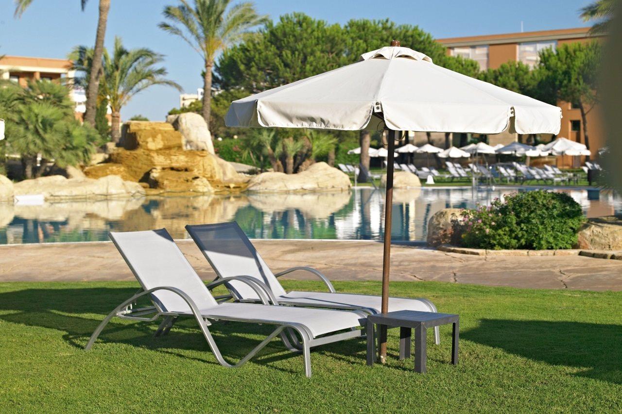 Hipotels Hipocampo Palace & Spa Cala Millor (Mallorca) Exterior foto A patio umbrella