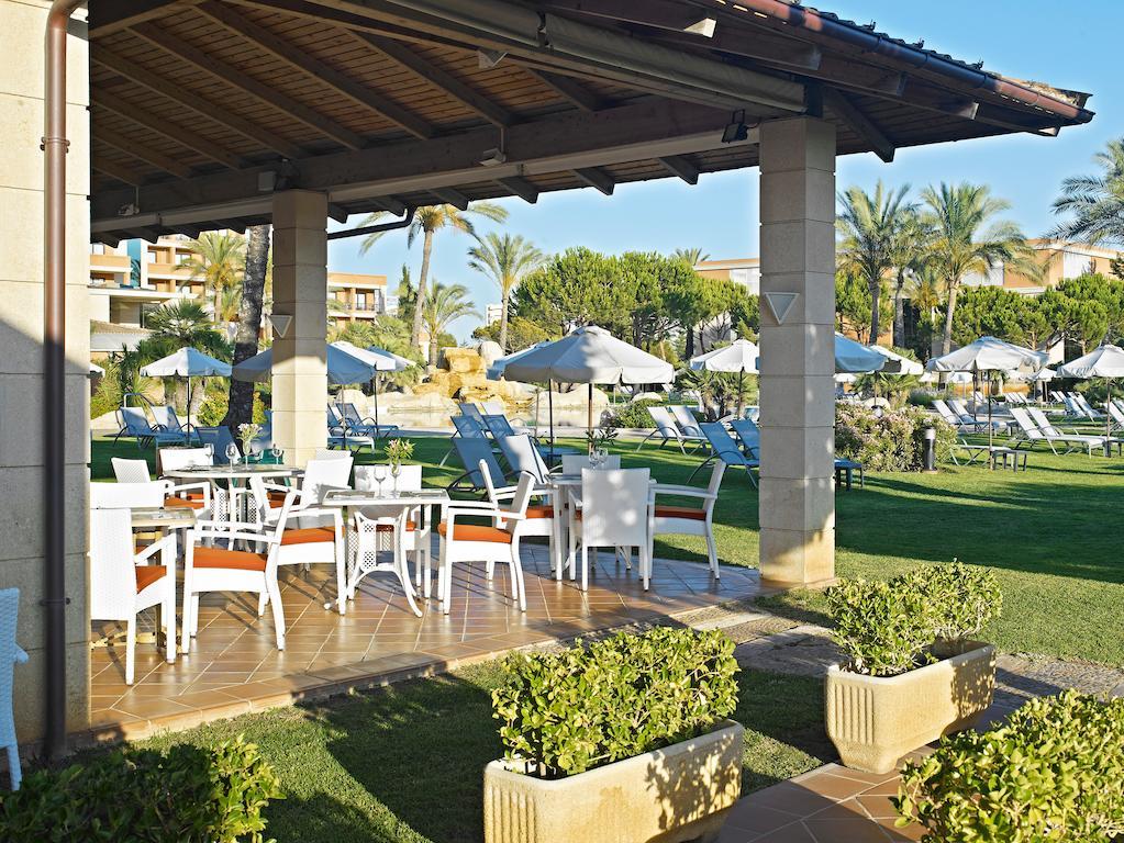 Hipotels Hipocampo Palace & Spa Cala Millor (Mallorca) Exterior foto The resort's poolside bar